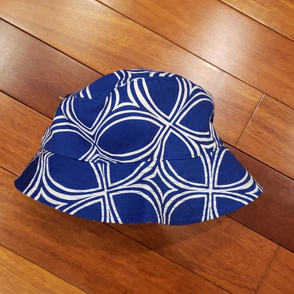 Banana Republic Blue And White women's Fedora Bucket hat.